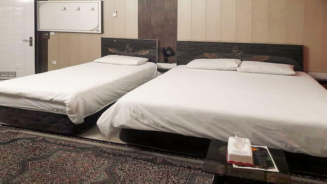 خانه مسافر هشت بهشت مشهد اتاق سه تخته